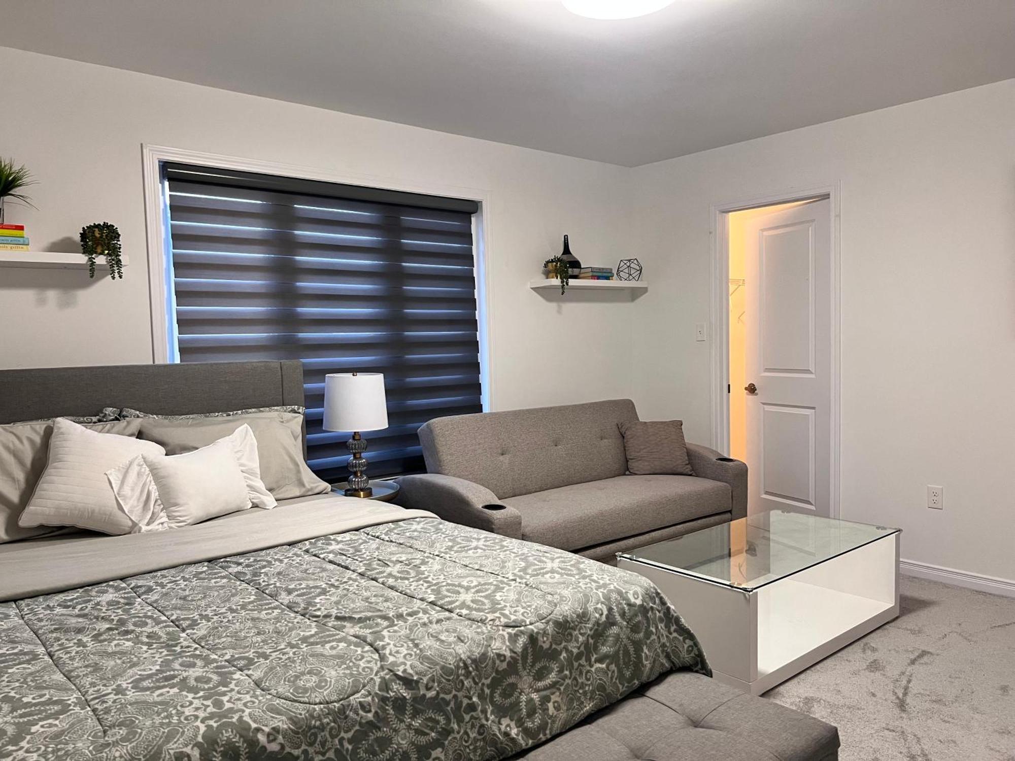 Spacious 4-Bedroom Home, Comfortably Sleeps 10 Barrie Exterior photo